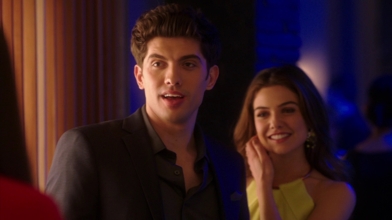 VampireDiariesWorld-dot-NL_FamousInLove2x05-1215.jpg