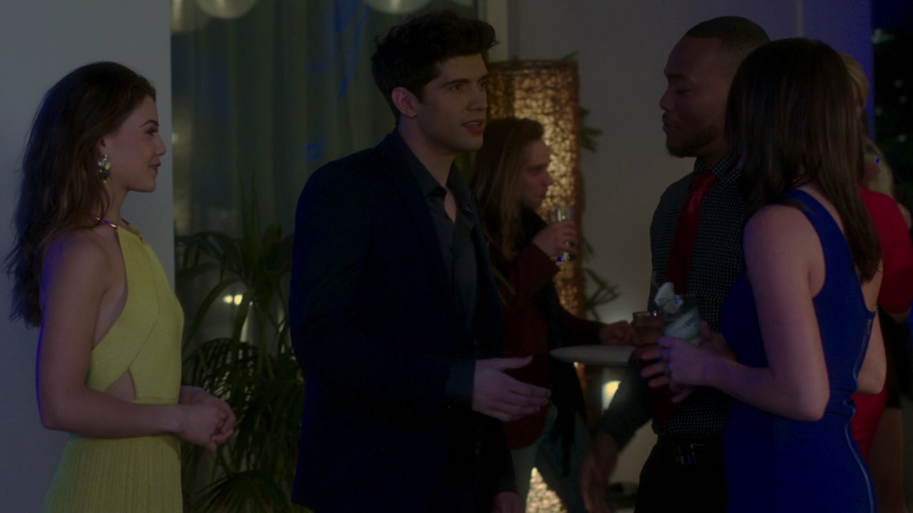 VampireDiariesWorld-dot-NL_FamousInLove2x05-1335.jpg