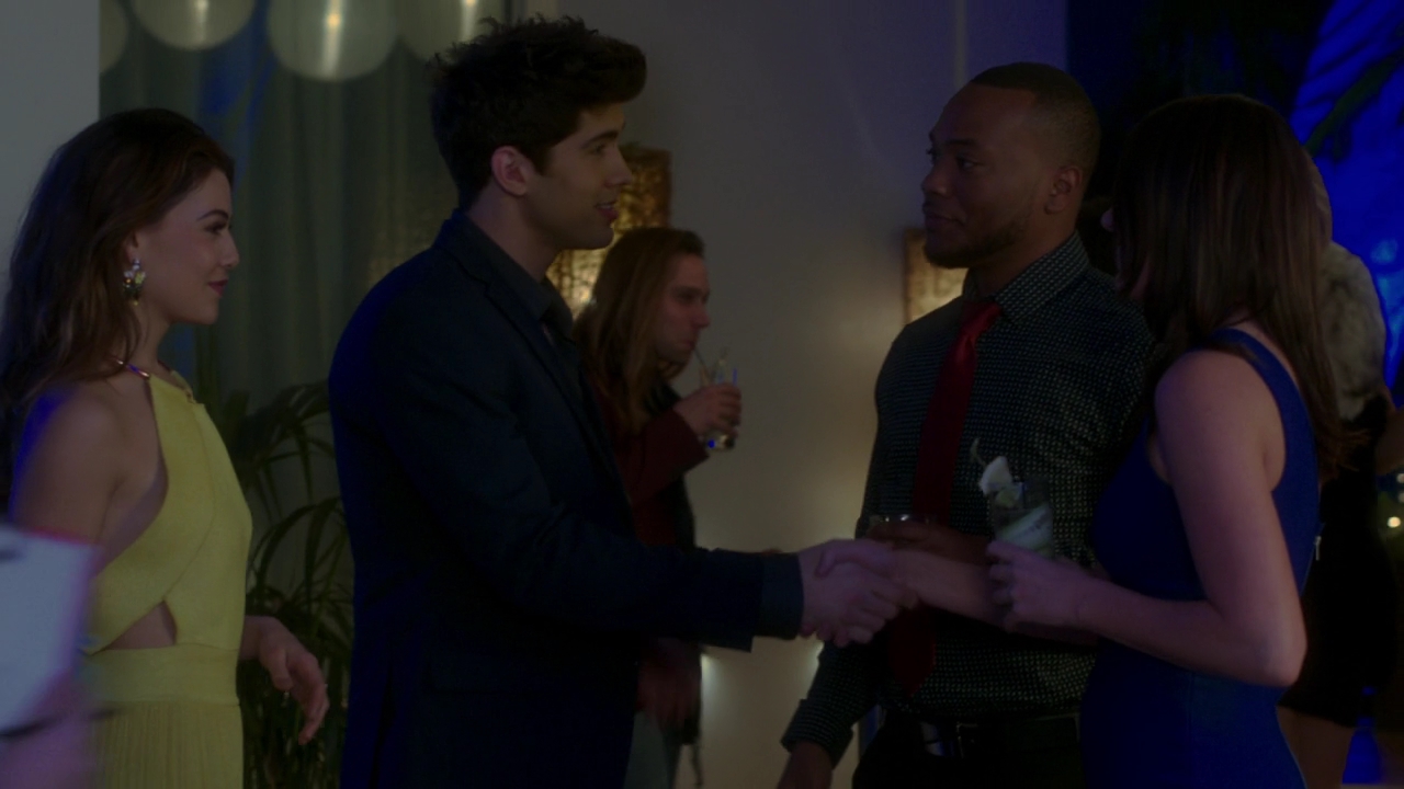 VampireDiariesWorld-dot-NL_FamousInLove2x05-1336.jpg