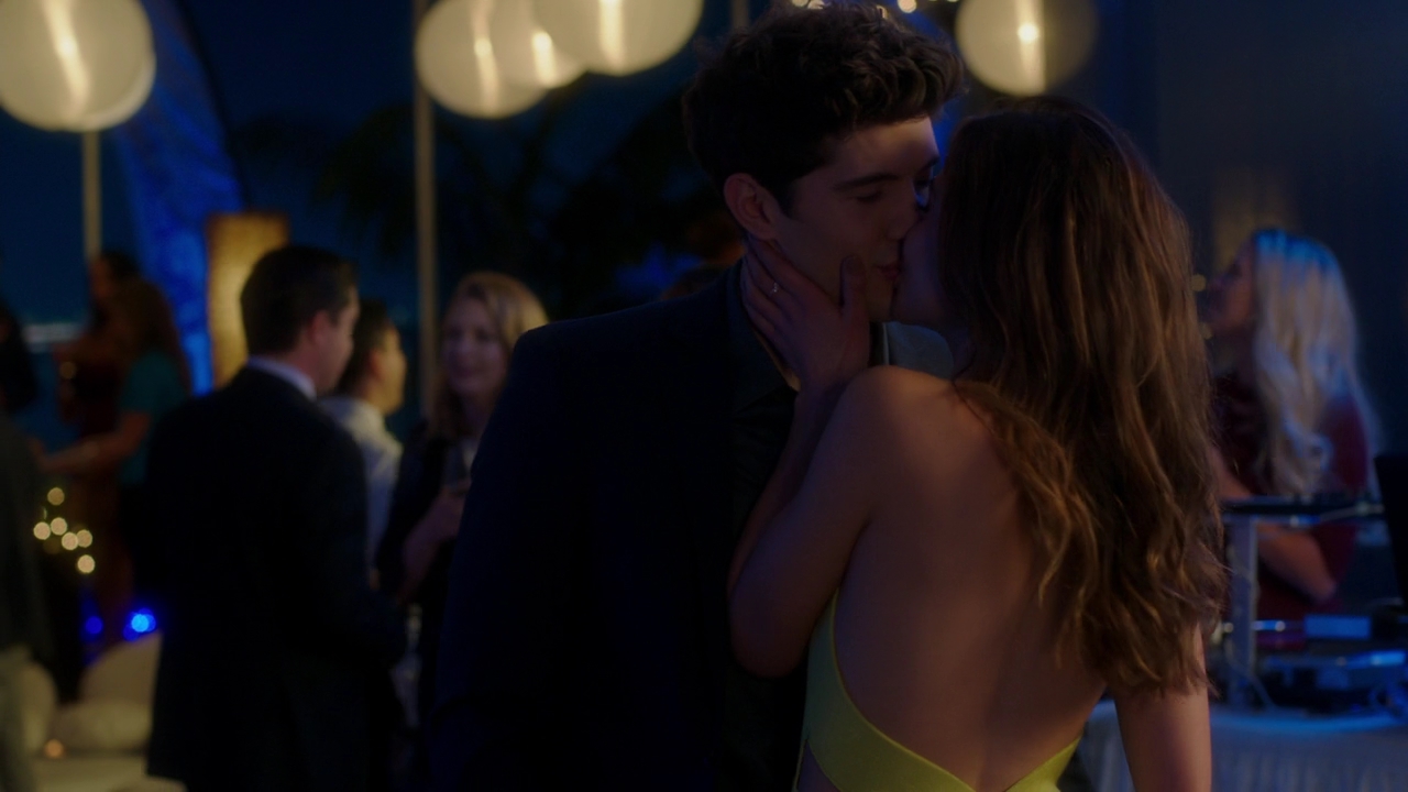 VampireDiariesWorld-dot-NL_FamousInLove2x05-1374.jpg