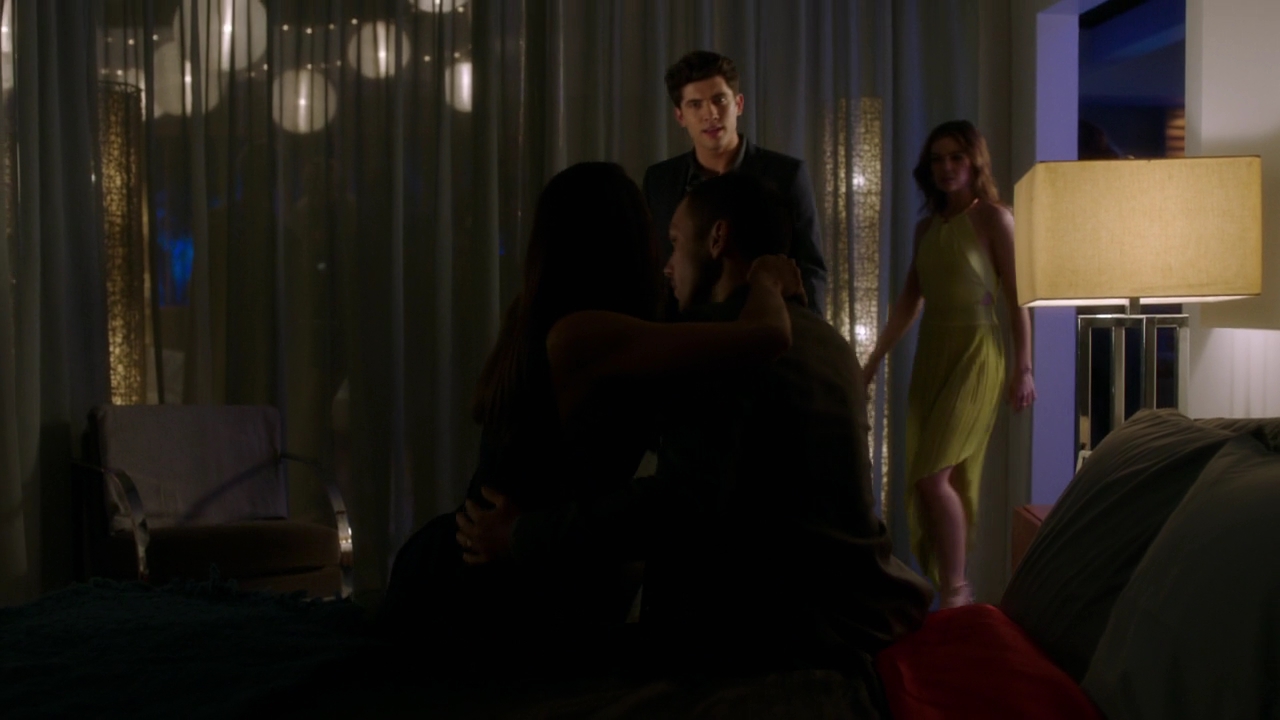 VampireDiariesWorld-dot-NL_FamousInLove2x05-1591.jpg