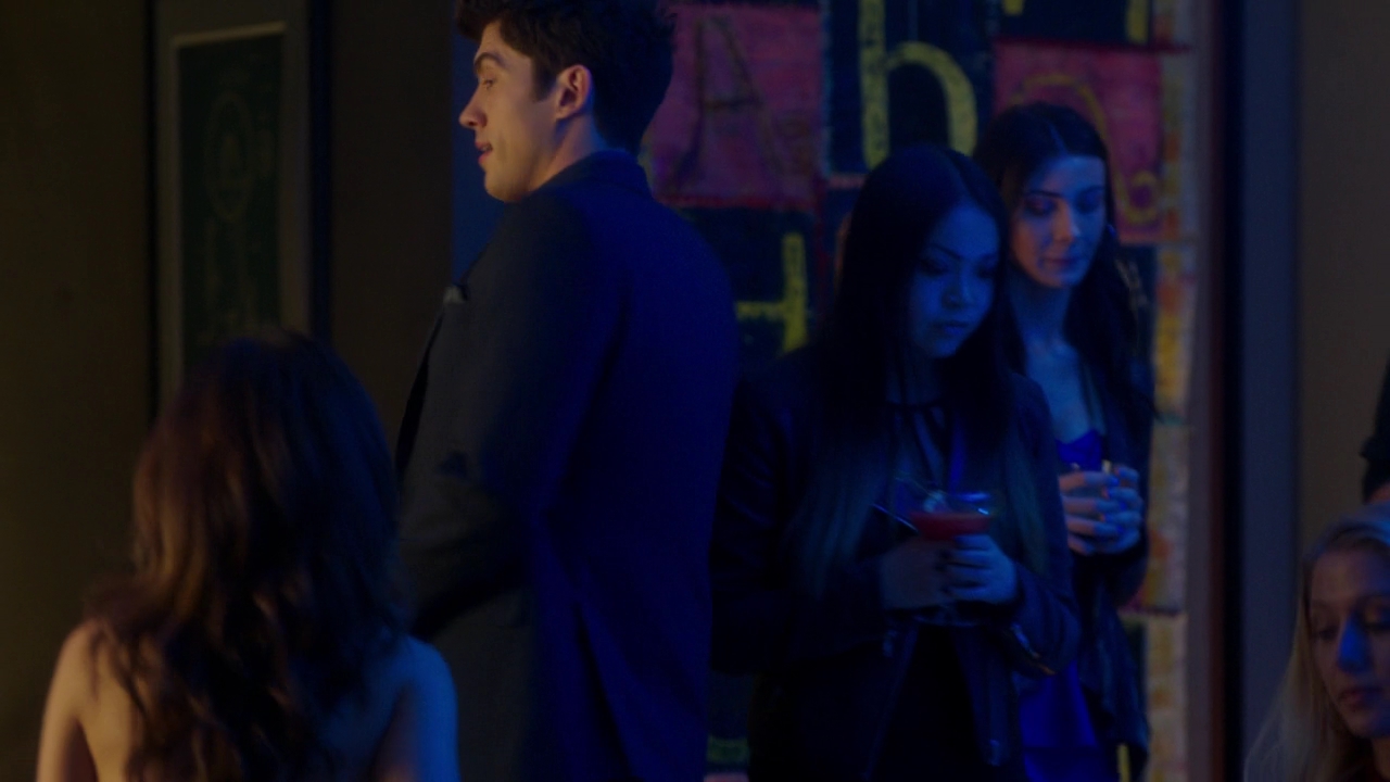 VampireDiariesWorld-dot-NL_FamousInLove2x05-1809.jpg