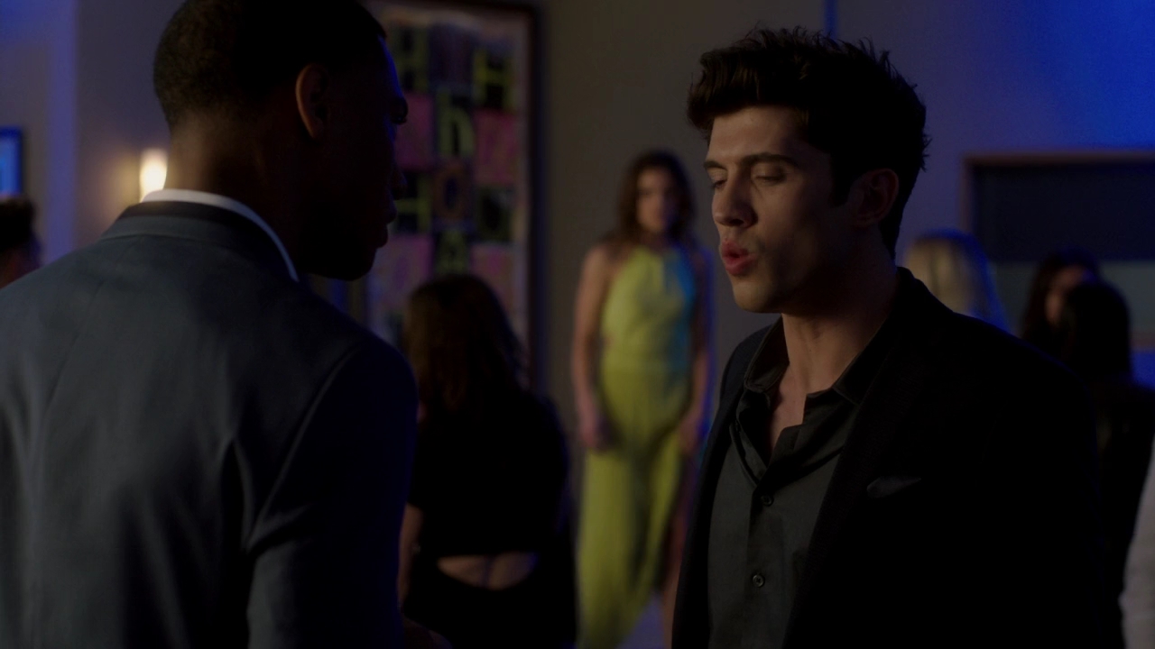 VampireDiariesWorld-dot-NL_FamousInLove2x05-1886.jpg