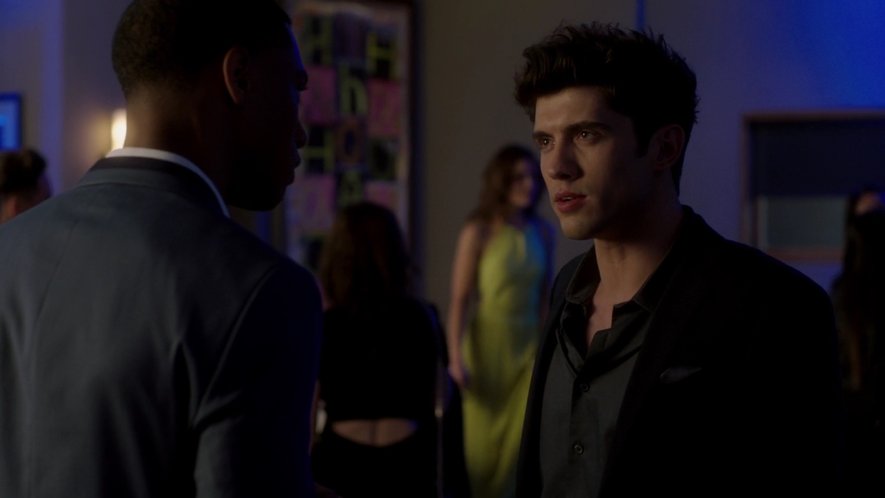 VampireDiariesWorld-dot-NL_FamousInLove2x05-1887.jpg