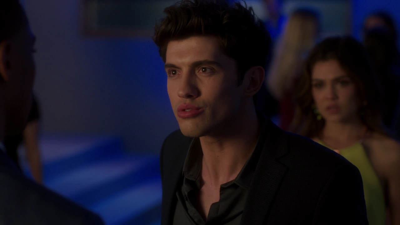 VampireDiariesWorld-dot-NL_FamousInLove2x05-1920.jpg