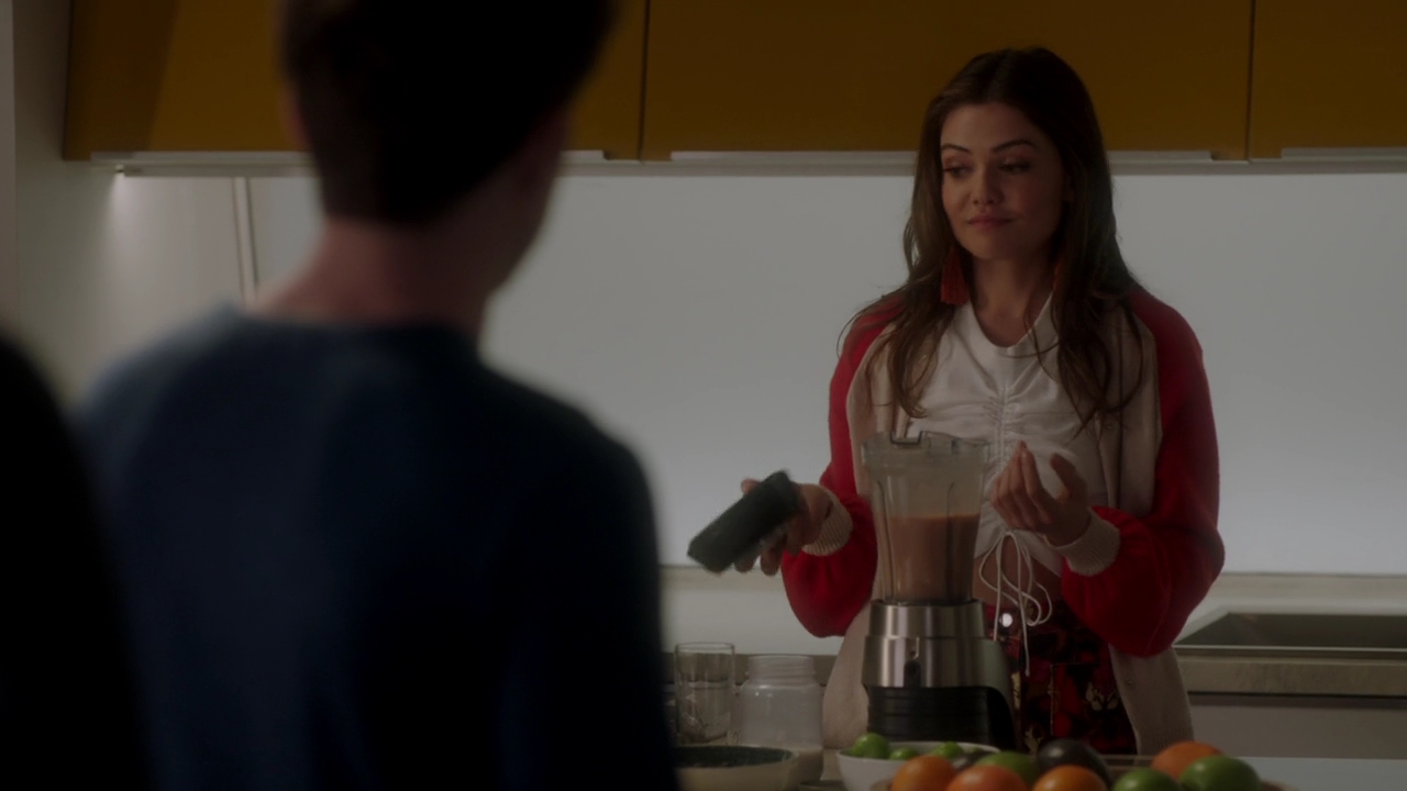 VampireDiariesWorld-dot-NL_FamousInLove2x07-0284.jpg