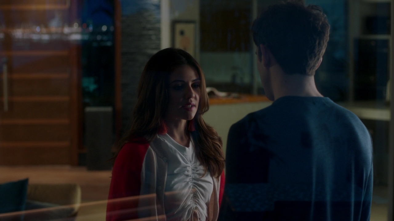 VampireDiariesWorld-dot-NL_FamousInLove2x07-0645.jpg