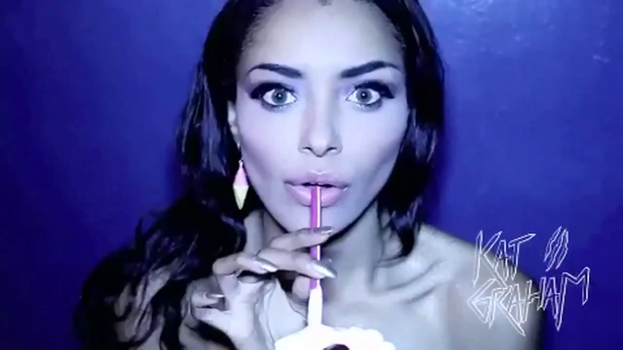 VampireDiariesWorld-dot-org_SassyMilkshake_Mashup-Captures00018.png