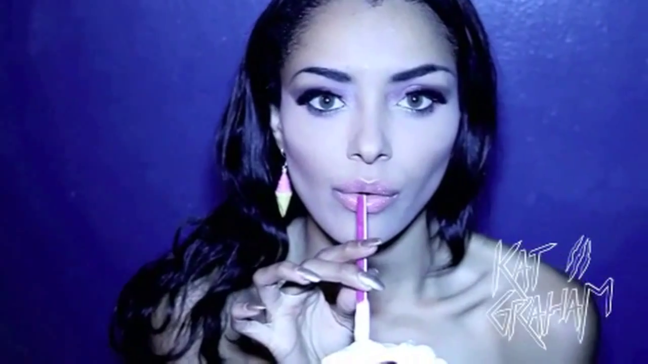 VampireDiariesWorld-dot-org_SassyMilkshake_Mashup-Captures00102.png