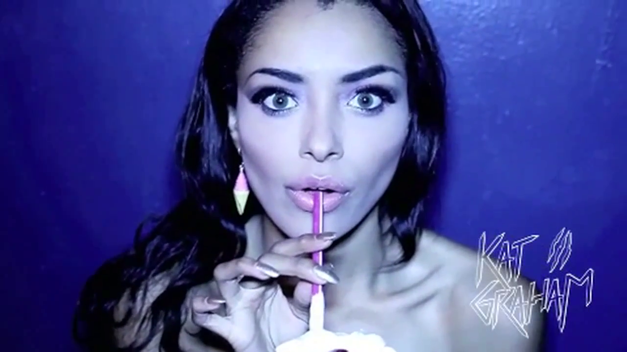 VampireDiariesWorld-dot-org_SassyMilkshake_Mashup-Captures00103.png