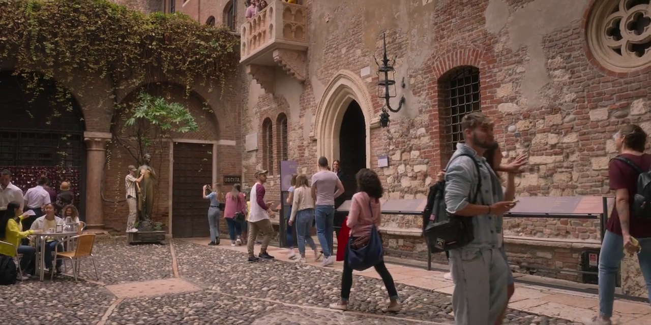 VampireDiariesWorld-dot-nl_LoveInTheVilla0705.jpg