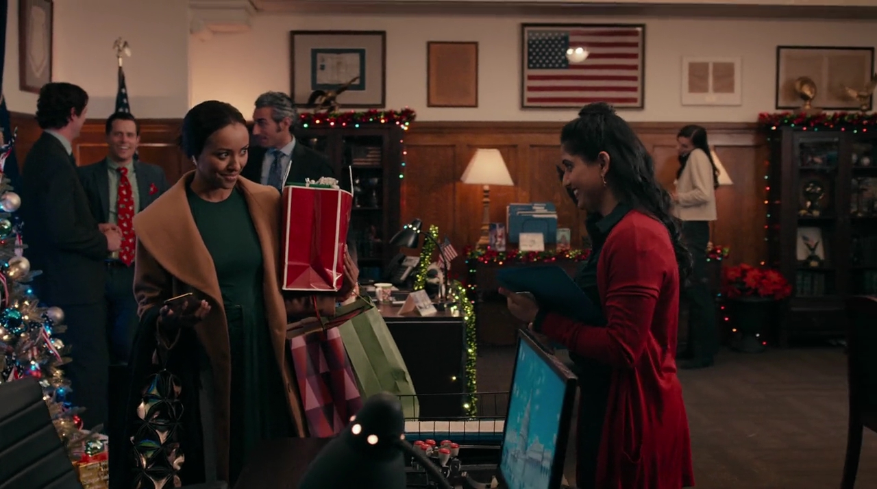 VampireDiariesWorld-dot-nl_OperationChristmasDrop0374.jpg