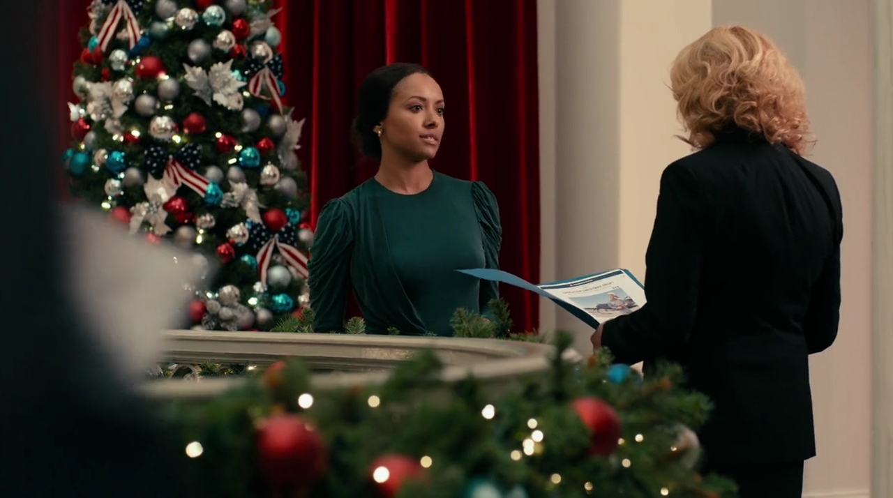 VampireDiariesWorld-dot-nl_OperationChristmasDrop0455.jpg