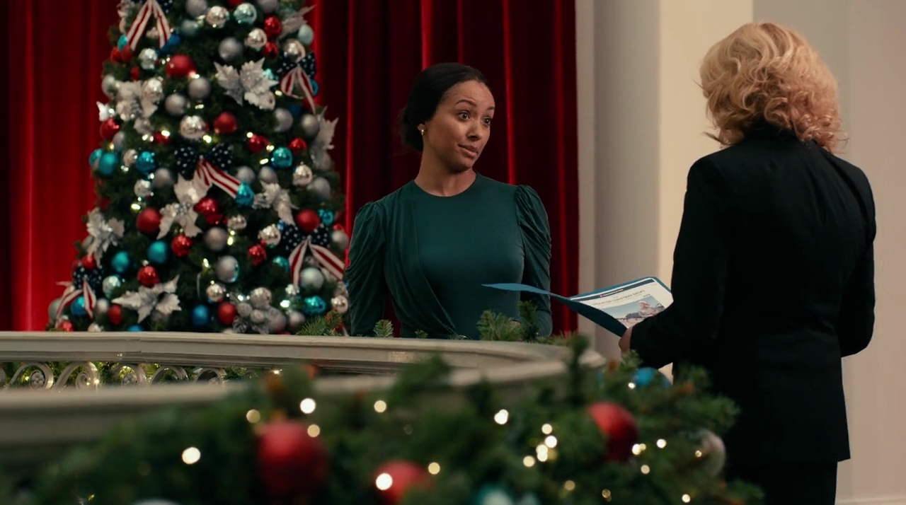 VampireDiariesWorld-dot-nl_OperationChristmasDrop0457.jpg