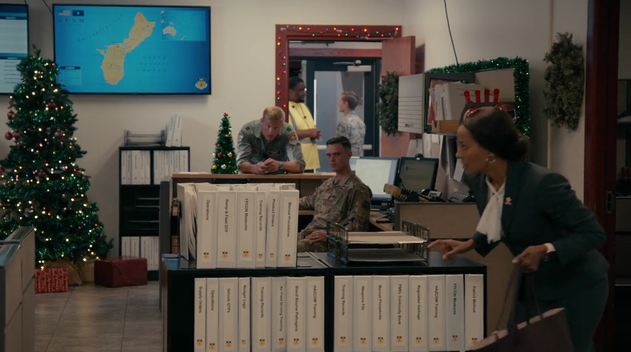 VampireDiariesWorld-dot-nl_OperationChristmasDrop1154.jpg