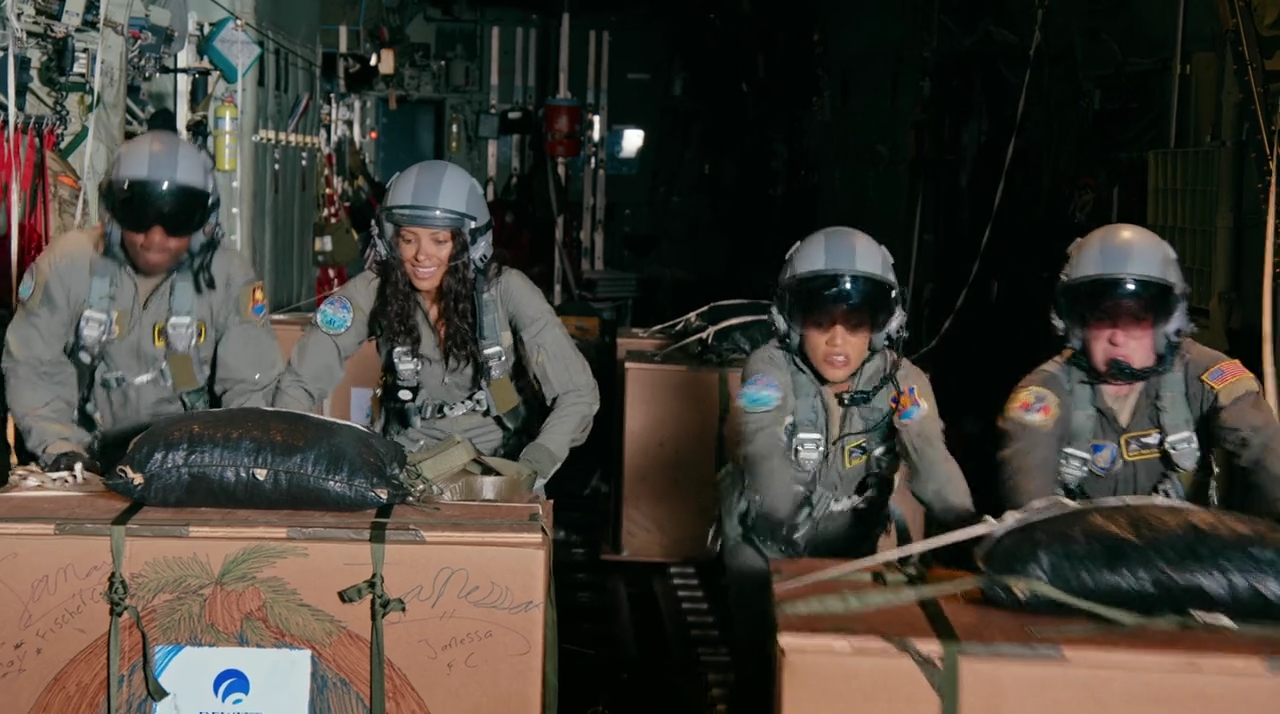 VampireDiariesWorld-dot-nl_OperationChristmasDrop4912.jpg