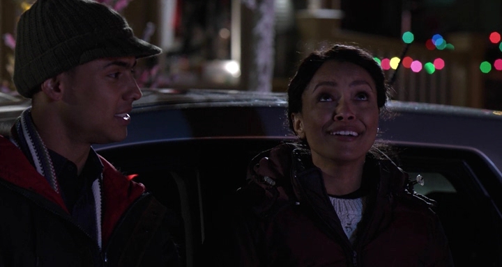 Charmed-Online-dot-nl_TheHolidayCalendar0650.jpg