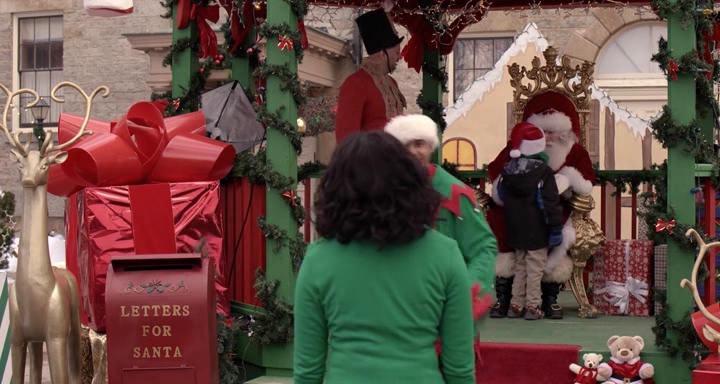 Charmed-Online-dot-nl_TheHolidayCalendar1009.jpg