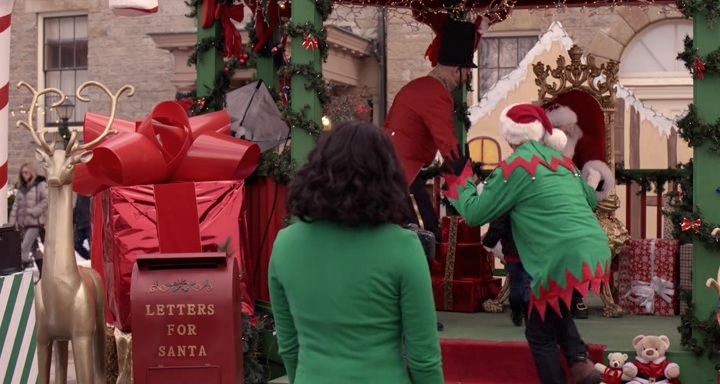 Charmed-Online-dot-nl_TheHolidayCalendar1025.jpg