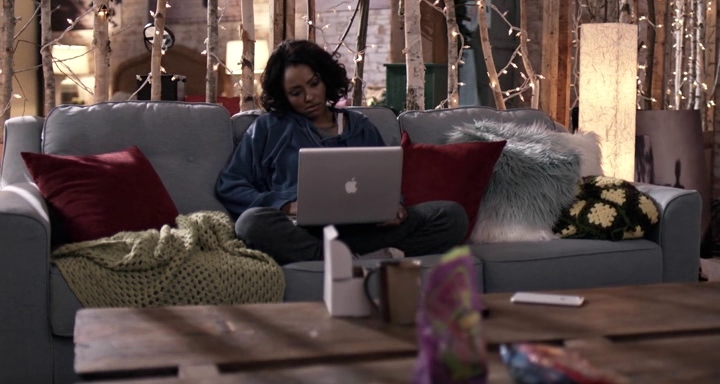 Charmed-Online-dot-nl_TheHolidayCalendar3712.jpg