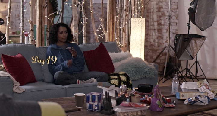 Charmed-Online-dot-nl_TheHolidayCalendar3750.jpg