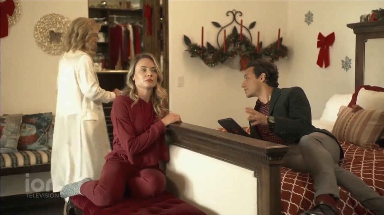 VampireDiariesWorld-dot-nl_ABeautyAndTheBeastChristmas0862.jpg