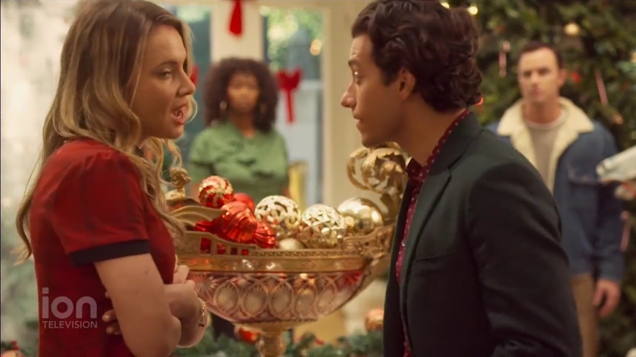 VampireDiariesWorld-dot-nl_ABeautyAndTheBeastChristmas1043.jpg