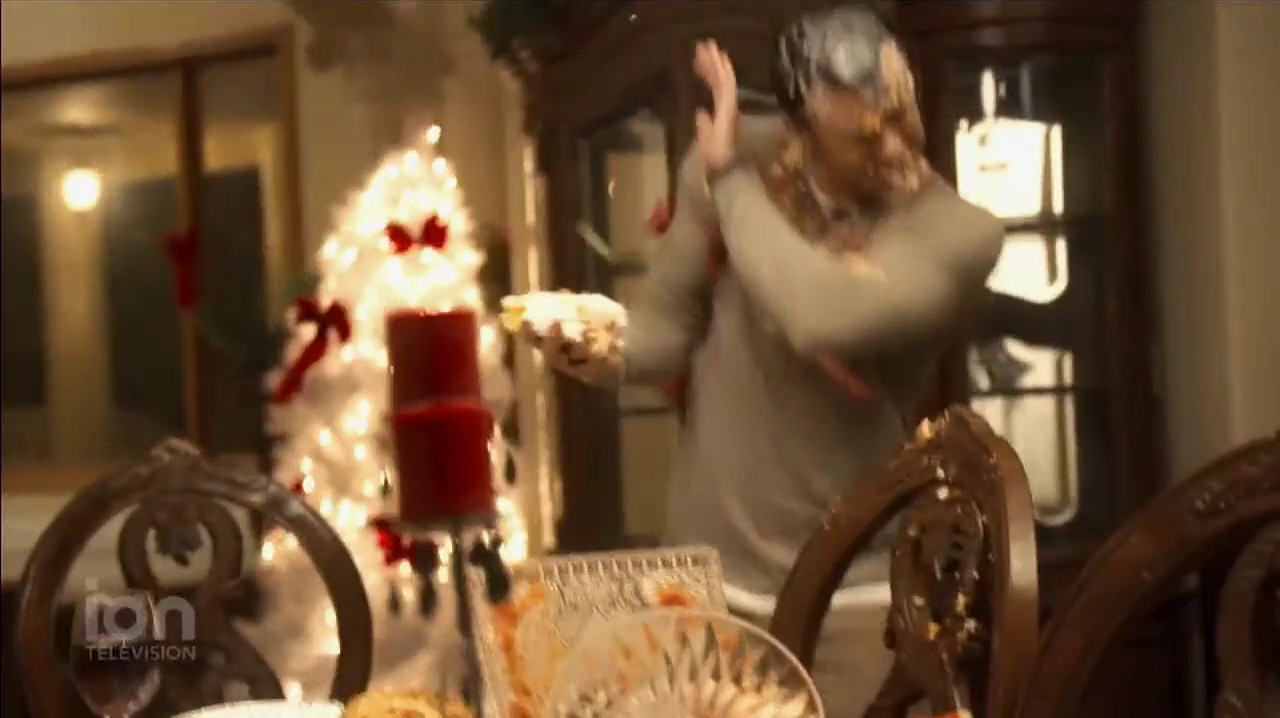VampireDiariesWorld-dot-nl_ABeautyAndTheBeastChristmas1710.jpg