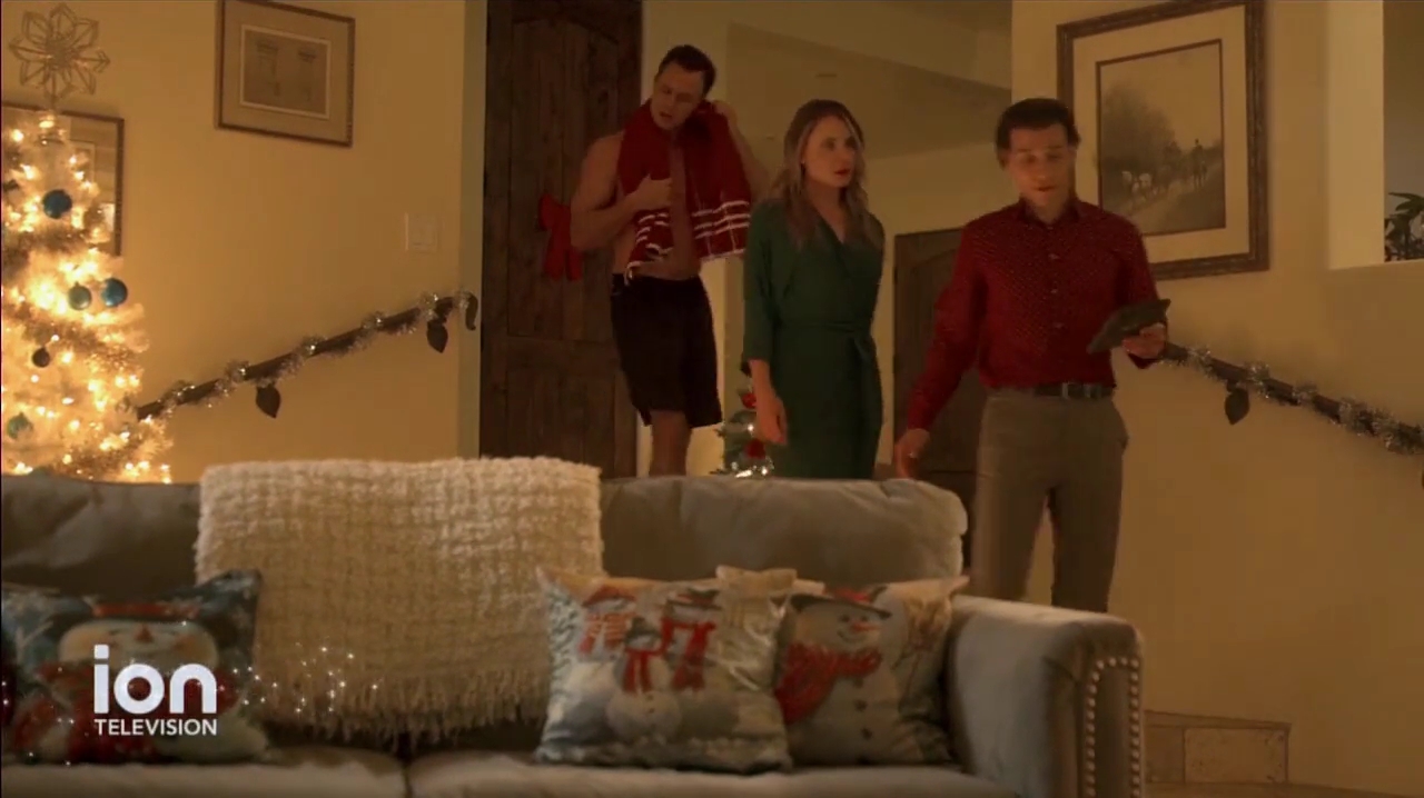 VampireDiariesWorld-dot-nl_ABeautyAndTheBeastChristmas1784.jpg