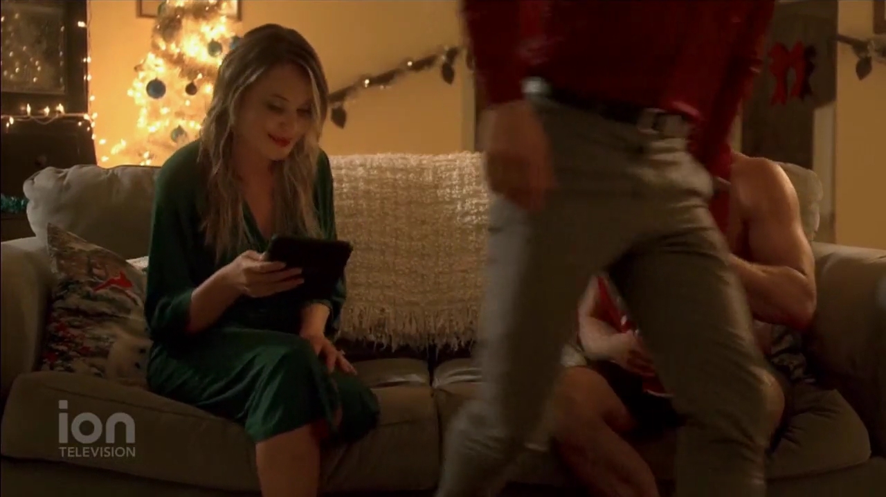 VampireDiariesWorld-dot-nl_ABeautyAndTheBeastChristmas1801.jpg