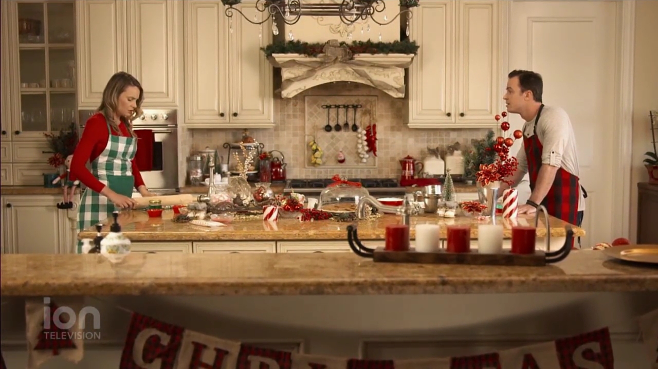 VampireDiariesWorld-dot-nl_ABeautyAndTheBeastChristmas2005.jpg