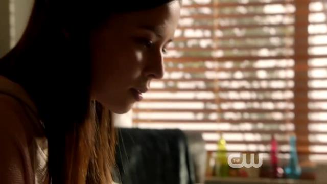 VampireDiariesWorld-dot-org_StarCrossedS01E01-0004.jpg