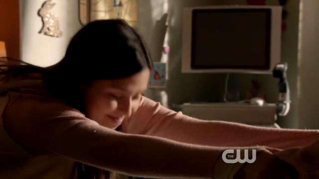 VampireDiariesWorld-dot-org_StarCrossedS01E01-0032.jpg