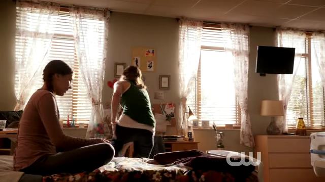 VampireDiariesWorld-dot-org_StarCrossedS01E01-0863.jpg