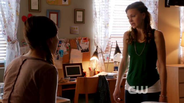 VampireDiariesWorld-dot-org_StarCrossedS01E01-0930.jpg