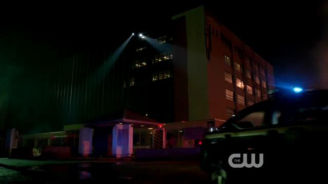 VampireDiariesWorld-dot-org_StarCrossedS01E01-0934.jpg