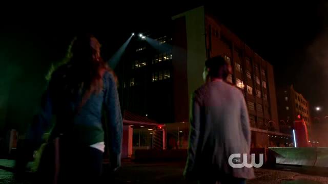 VampireDiariesWorld-dot-org_StarCrossedS01E01-0935.jpg