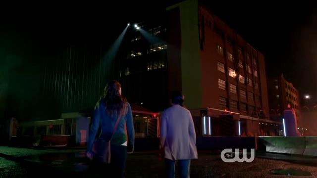 VampireDiariesWorld-dot-org_StarCrossedS01E01-0936.jpg