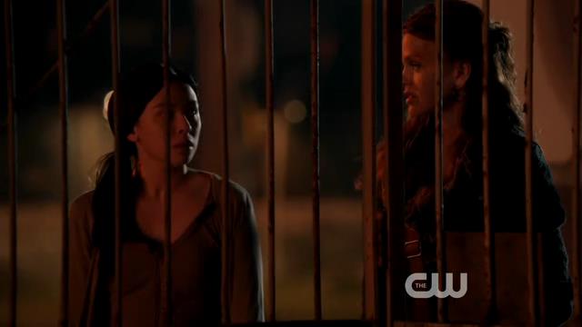 VampireDiariesWorld-dot-org_StarCrossedS01E01-0960.jpg