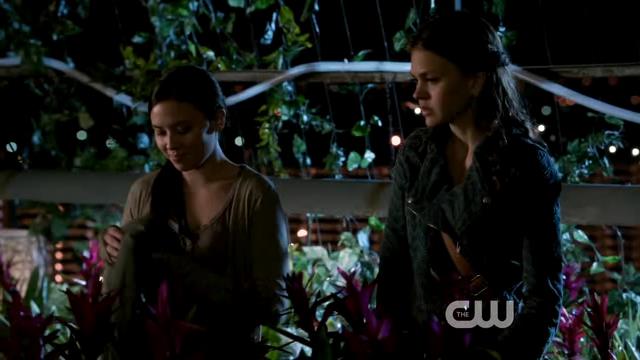 VampireDiariesWorld-dot-org_StarCrossedS01E01-1167.jpg