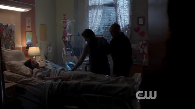 VampireDiariesWorld-dot-org_StarCrossedS01E01-1875.jpg