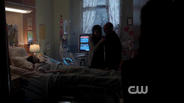 VampireDiariesWorld-dot-org_StarCrossedS01E01-1877.jpg