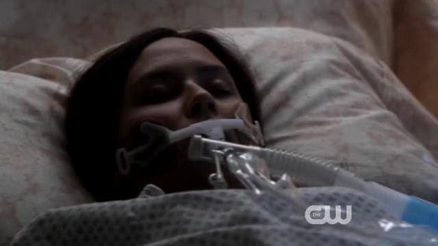 VampireDiariesWorld-dot-org_StarCrossedS01E01-1999.jpg