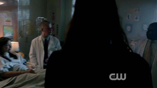 VampireDiariesWorld-dot-org_StarCrossedS01E01-2035.jpg