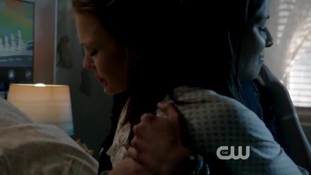 VampireDiariesWorld-dot-org_StarCrossedS01E01-2038.jpg