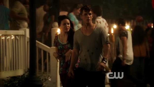 VampireDiariesWorld-dot-org_StarCrossedS01E02-1990.jpg