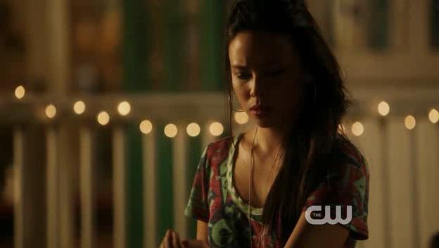 VampireDiariesWorld-dot-org_StarCrossedS01E02-2005.jpg