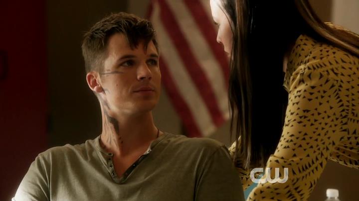 VampireDiariesWorld-dot-org_StarCrossedS01E03-0325.jpg