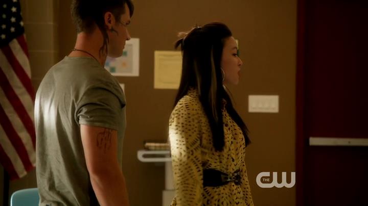 VampireDiariesWorld-dot-org_StarCrossedS01E03-0350.jpg