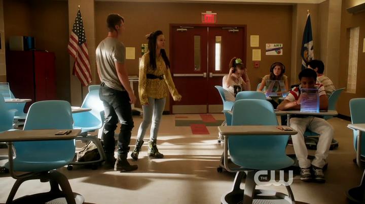 VampireDiariesWorld-dot-org_StarCrossedS01E03-0352.jpg